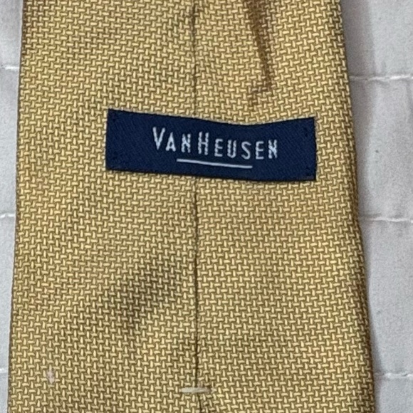 Van Heusen Gold Necktie - Picture 4 of 5